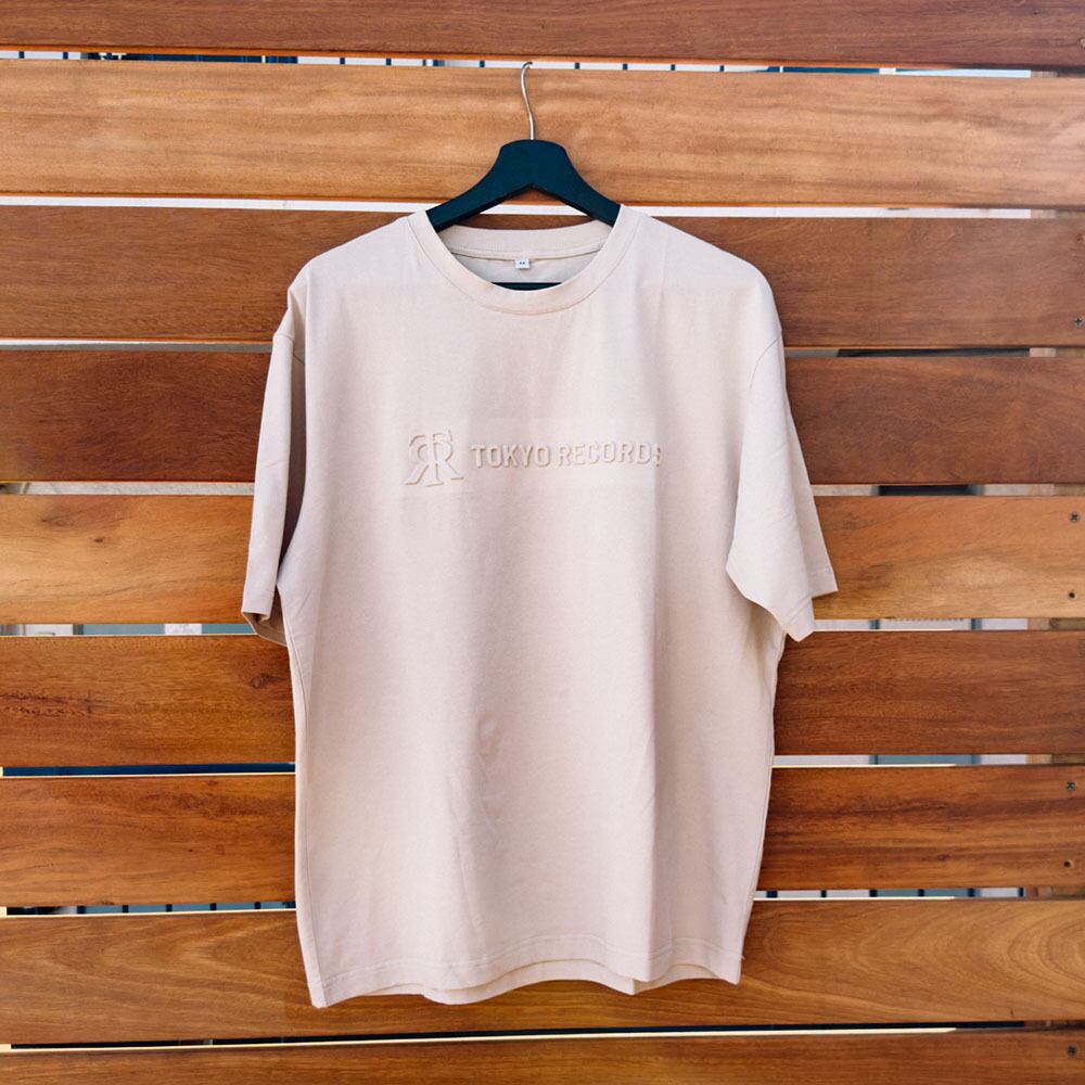 エンボスロゴTシャツ-ベージュ